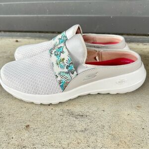 Women’s Skechers Go Walk Joy-Gore Slip On Tropical Oasis Shoes Size 7.5